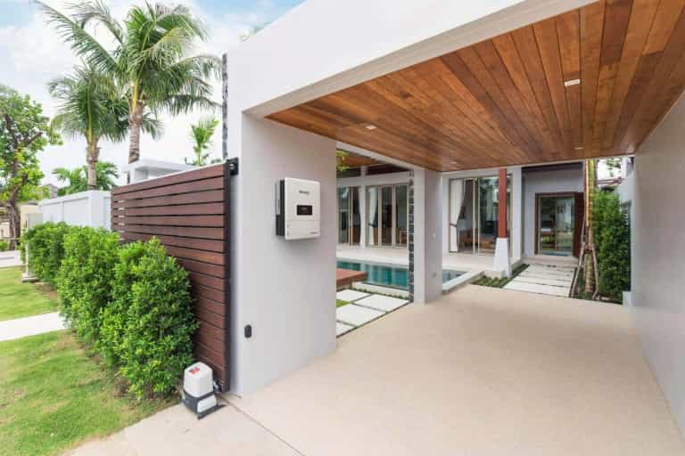 Solax egy- és három fázisú napelemes inverterek